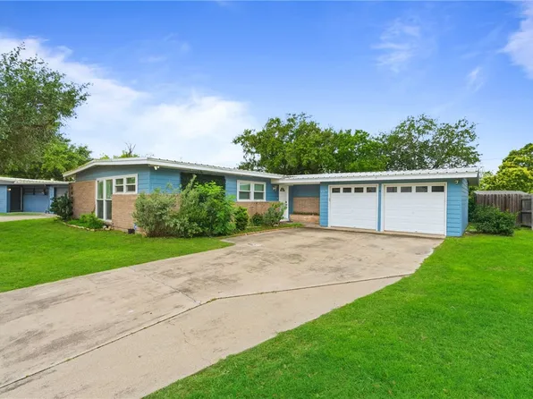 725 Santa Barbara Dr, Kingsville, TX 78363