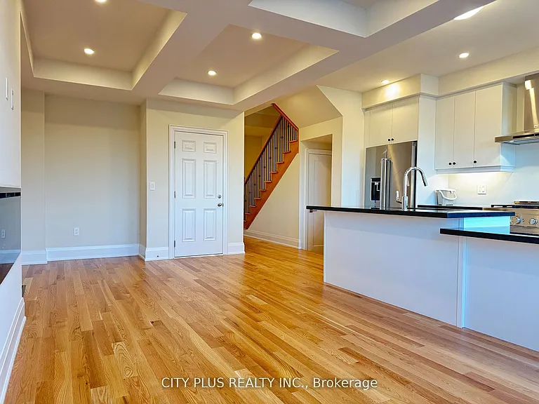 38 Schmeltzer Cres — Photo 6