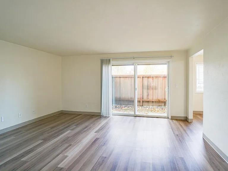 Westwood Apartments ** On-site Laundry Facilities, Off-Street Parking & Private Patio or Balcony — Photo 29