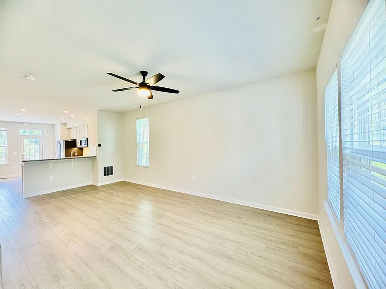 18374 Reaper Hill Ct — Photo 11