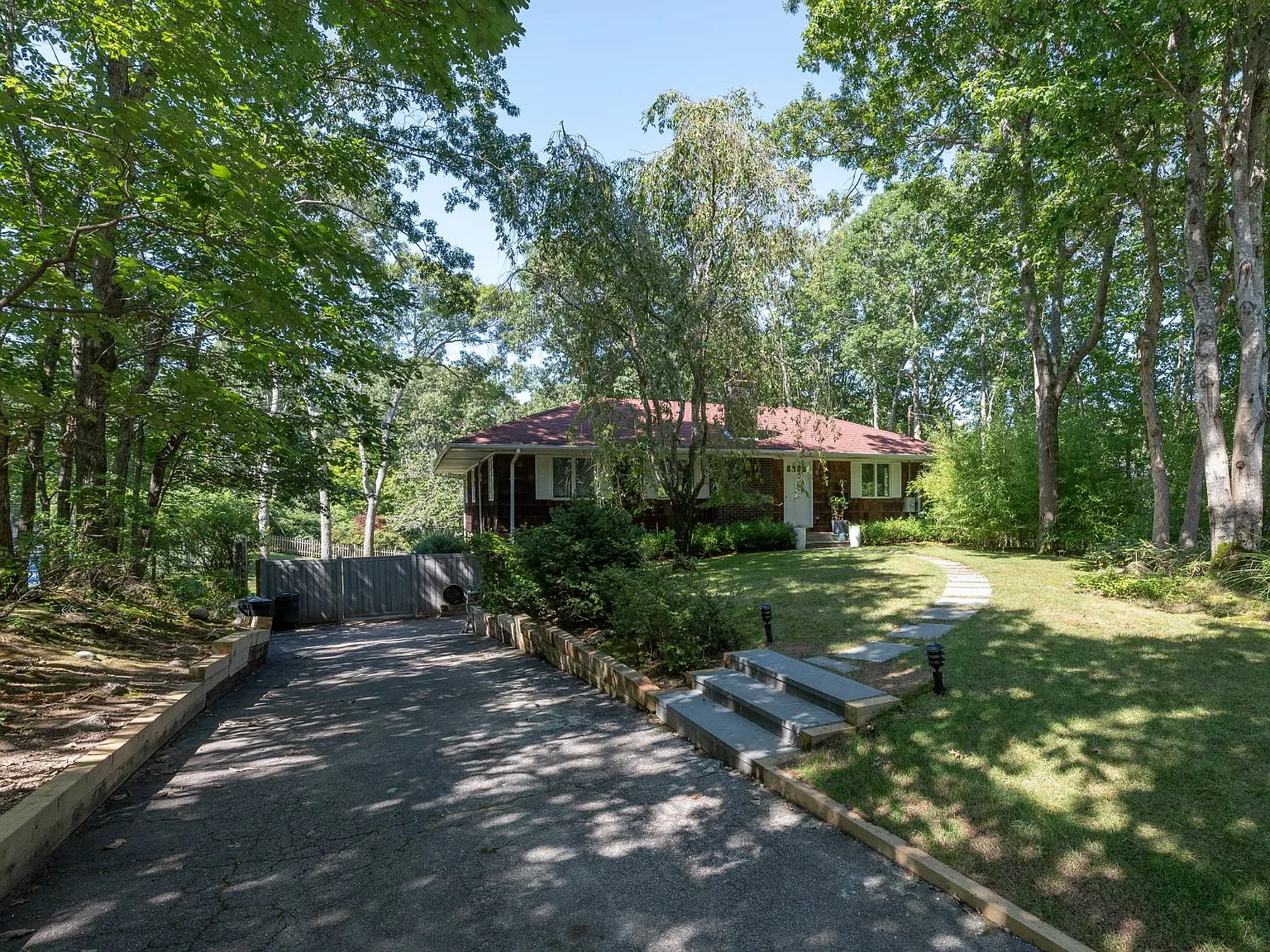 Complete Retreat in Sag Harbor — Photo 4