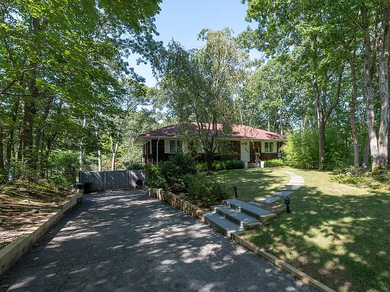 55 Laurel Trl — Photo 4