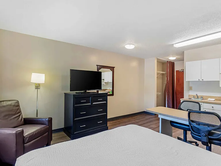 Studio Suite - 1 Queen Bed