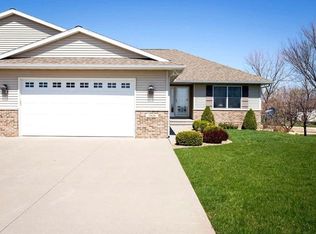 23926 Basham Ln, Anamosa, IA 52205