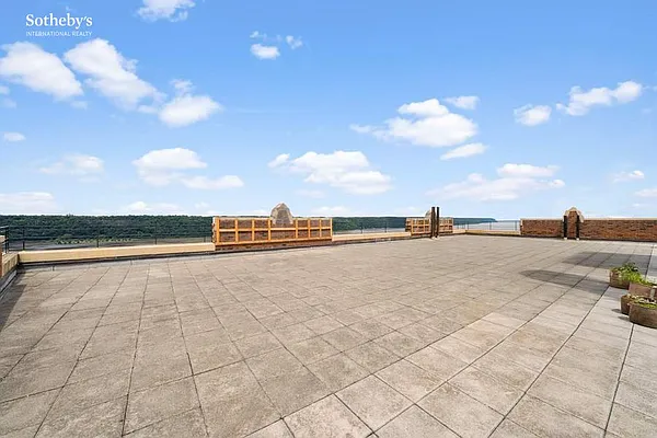 Rented by Sotheby's International Realty | media 29