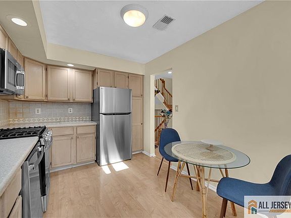 5th image of 24 Catherine Ct
