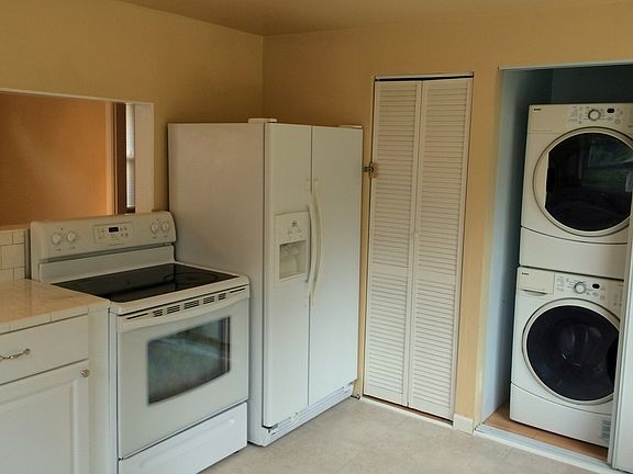 4th image of 15114 Manor Way