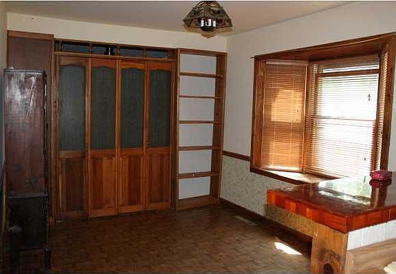 5th image of 307 N Pecan St