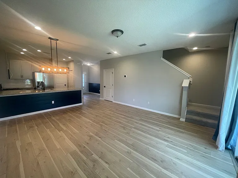 61 Pinebury Ln — Photo 1