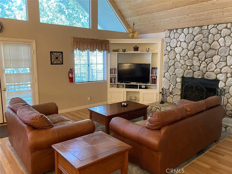 1050 Carousel Rd — Photo 5