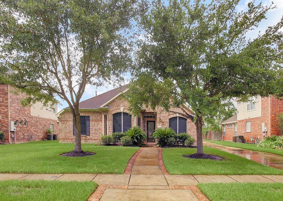 1st image of 2802 Pebble Creek Dr
