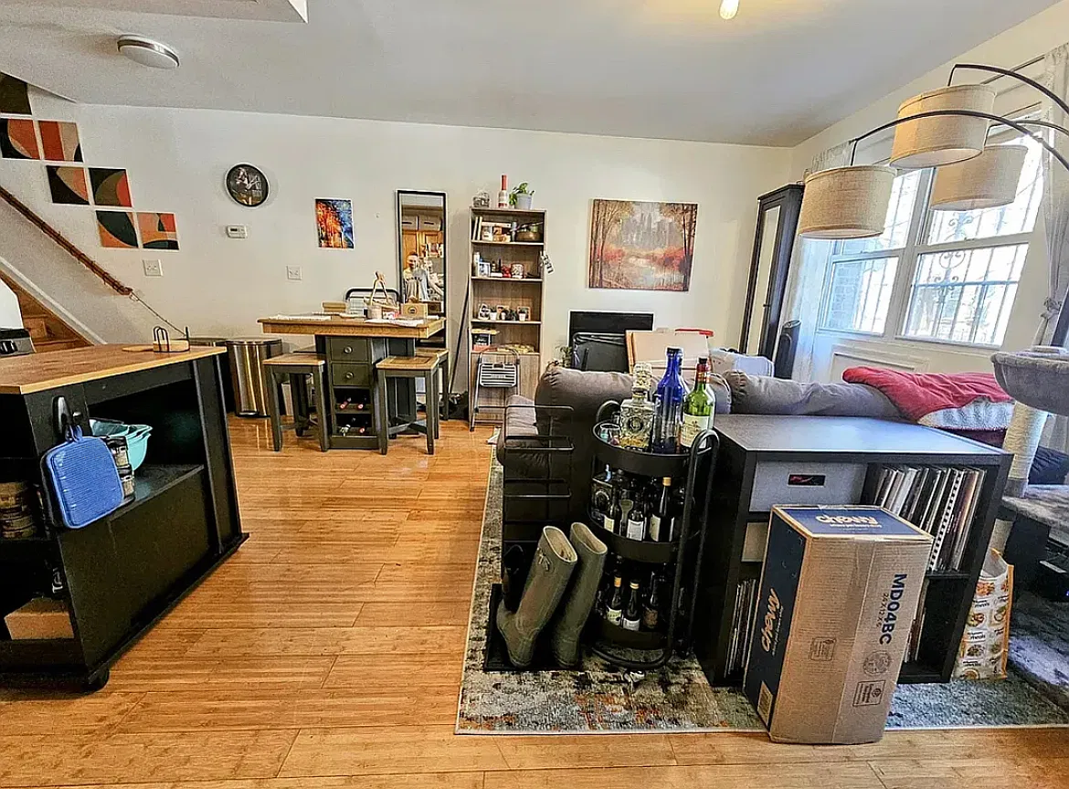 624 Hart Street — Photo 2