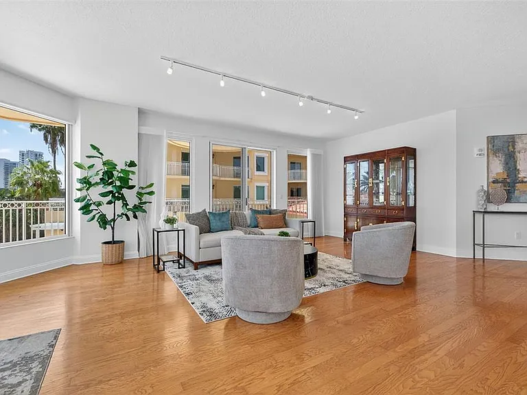 555 5th Ave NE #332 — Photo 5