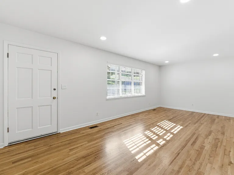 945 Brynwood Ter — Photo 10