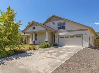 871-873 Oak Knoll Dr, Ashland, OR