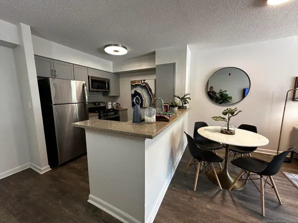 52 Forest St #1402, Stamford, CT 06901