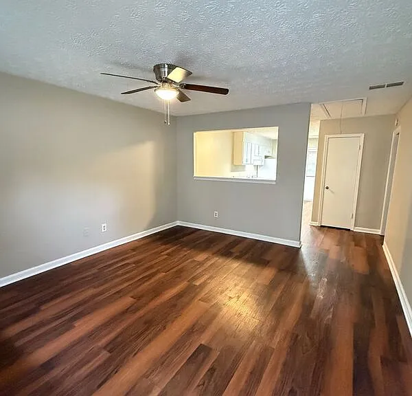 164 Kimberly Way SW — Photo 3