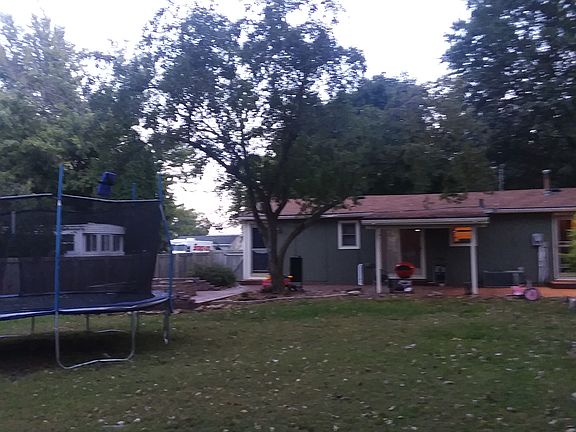 5th image of 200 E 5th St