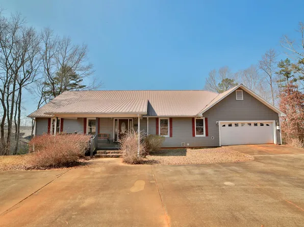 317 Bluffs Cir, Wedowee, AL 36278