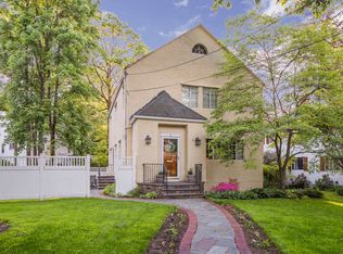 2 Brassie Ln, Bronxville, NY 10708