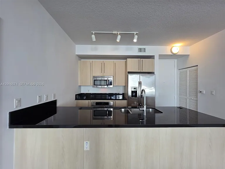 1111 SW 1st Ave #1823 — Photo 5