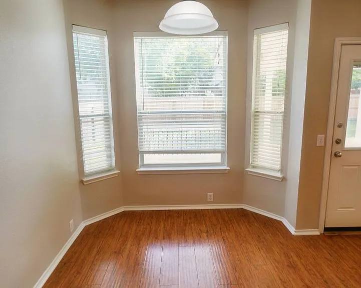 4736 Green Bluff Dr — Photo 16