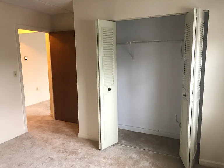 Lexington St Apartments — Photo 45