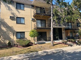10S472 Echo Ln APT 12, Willowbrook, IL 60527