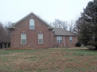 581 Hillside Ln, Gallatin, TN 37066