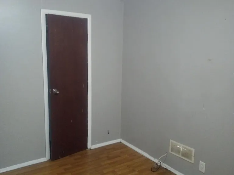 1957 Cudaback Ave #2 — Photo 8