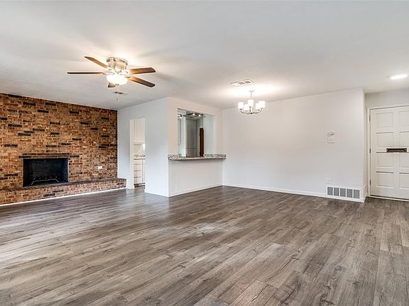 2nd image of 413 W Ferndale Ln