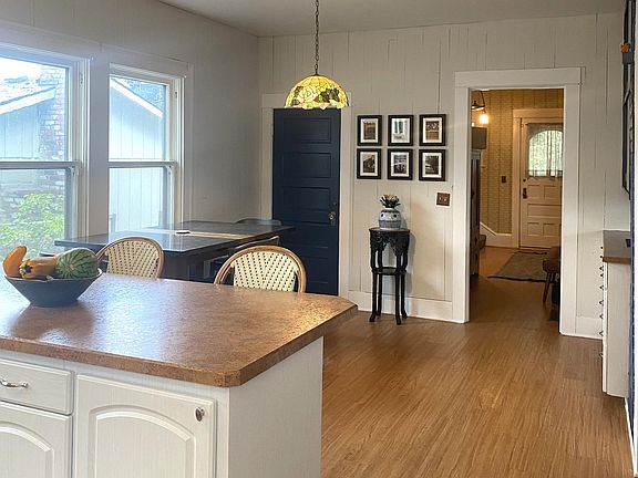 Interior access to basement through kitchen