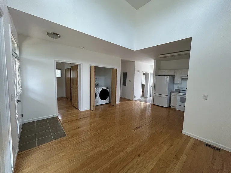 908 Avalon Ave — Photo 5