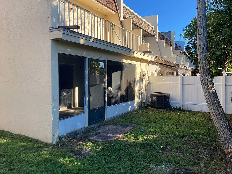 1st image of 946 W Millard Ct