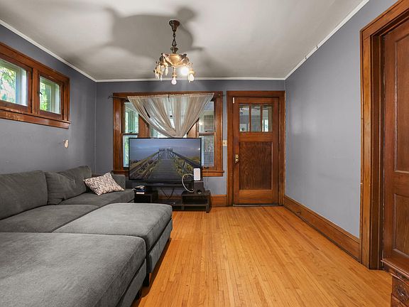3rd image of 3707 21st Ave S