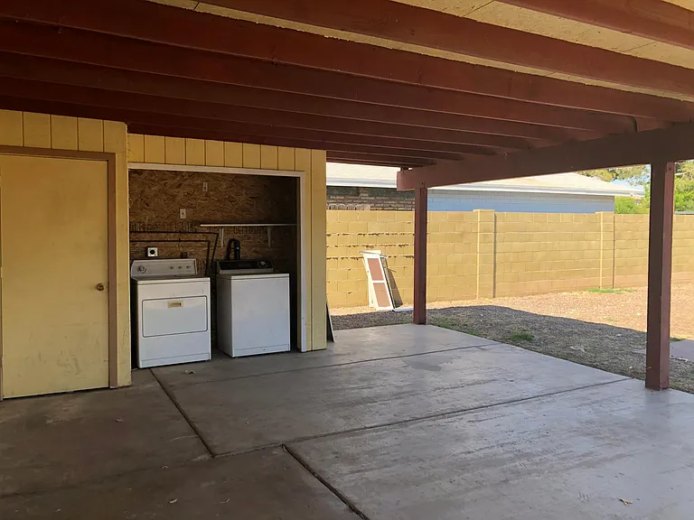 907 S Una Ave — Photo 18