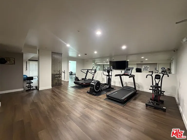900 S Kenmore Ave #505 — Photo 6