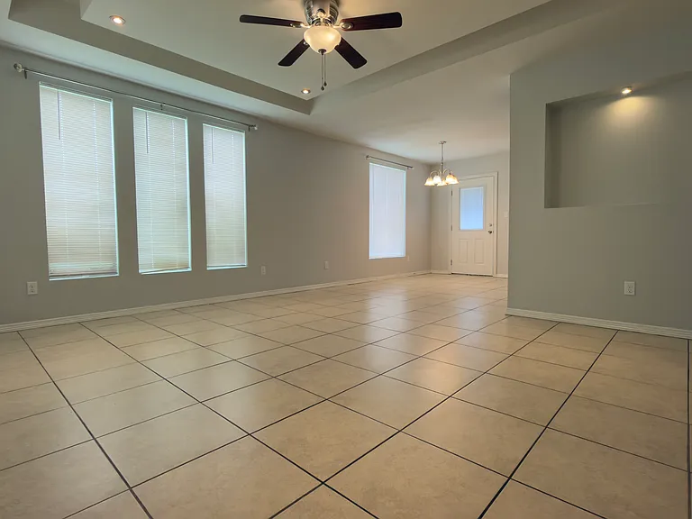 2324 W Stubbs St #3 — Photo 5