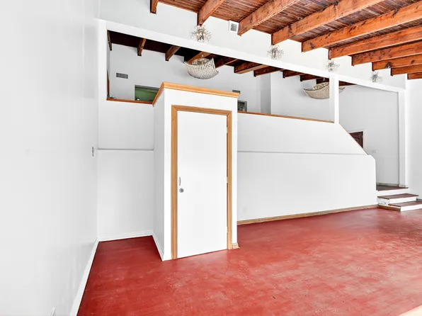 6015 Independence Avenue image 35 of 85