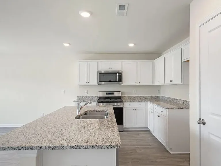 216 Olive Br — Photo 6