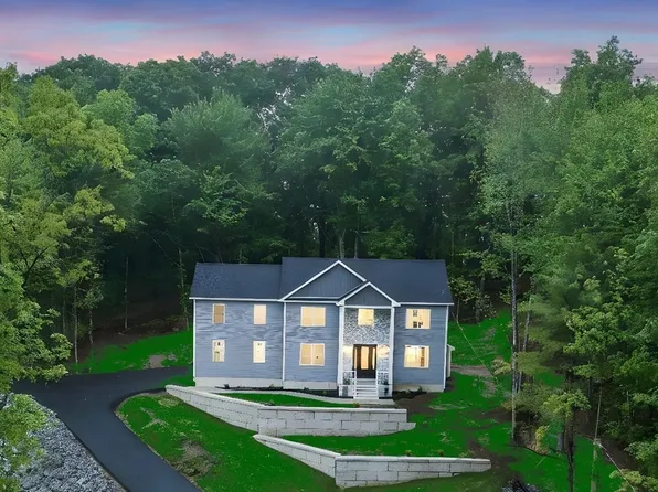 835 West St, Ludlow, MA 01056