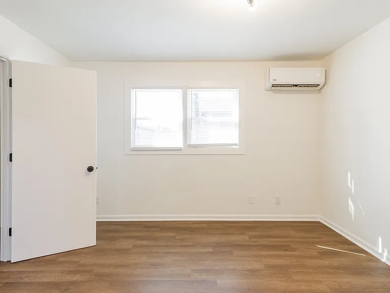 929 Cantwell St — Photo 16