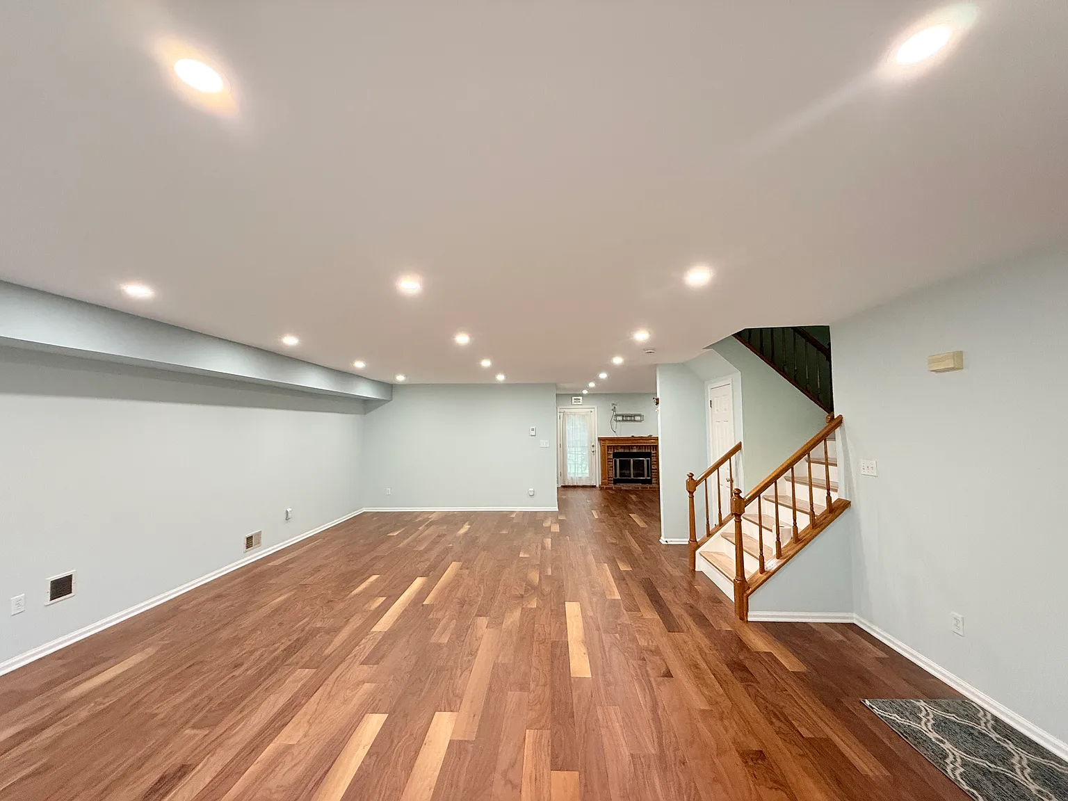 3 bed, 2.5 bath, 1976 sqft, $3,800 — Photo 2
