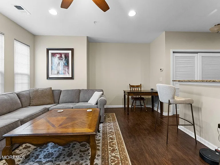 36 Kyle Dr — Photo 4