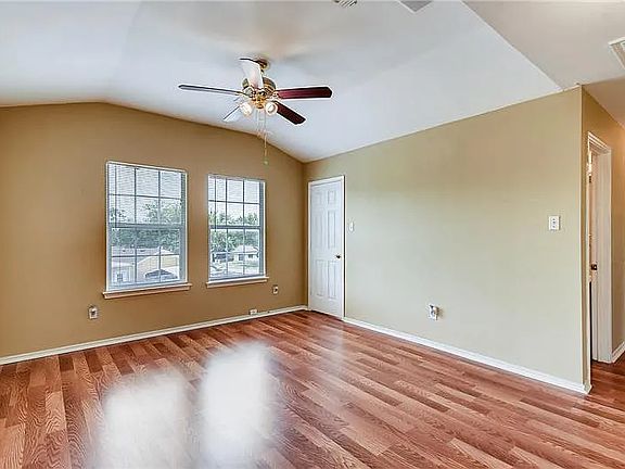 4th image of 5611 Midcrown Dr