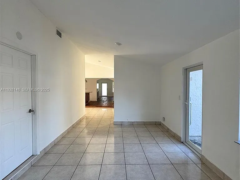 3021 SW 2nd Ave — Photo 12