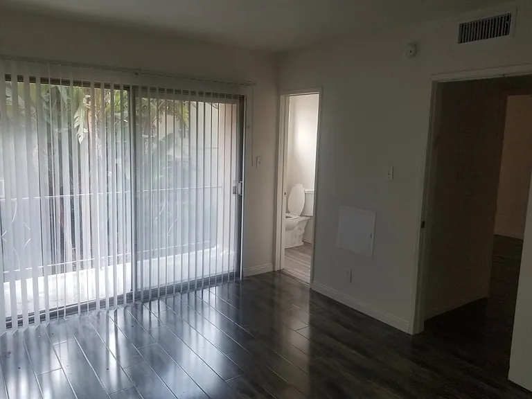 12313 Chandler Blvd — Photo 15
