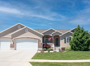 3236 W Smithfield Cir, South Jordan, UT 84095