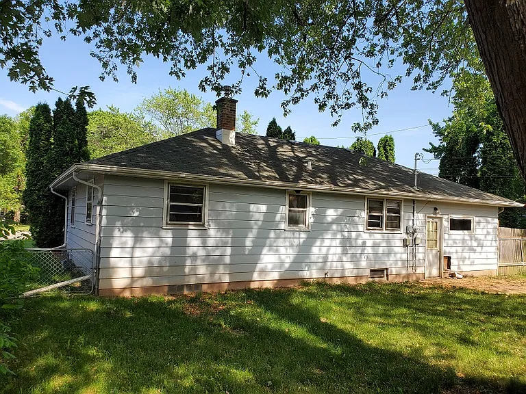 1163 Higgins Ave — Photo 6