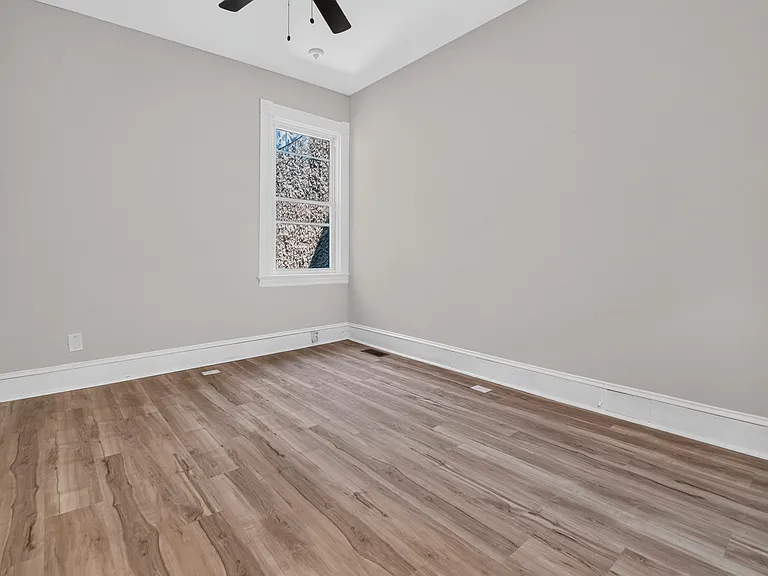 512 Sanford Pl — Photo 17